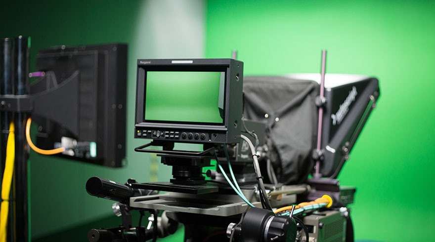 Expert video editing using green screen technology
